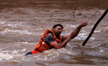 Më shumë se 300 viktima si pasojë e përmbytjeve në Indi
