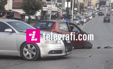 Aksident ndërmjet dy veturave te Menza e Studentëve në Prishtinë (Foto)