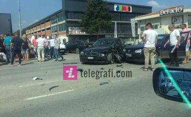 Tre të lënduar në aksident komunikacioni në Prizren (Foto)