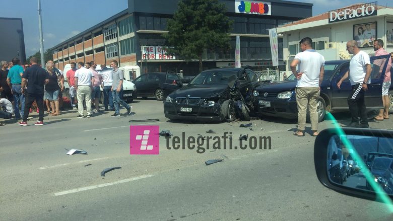 Tre të lënduar në aksident komunikacioni në Prizren (Foto)