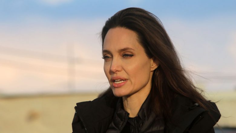 Angelina Jolie: Dhuna seksuale prek të dy gjinitë