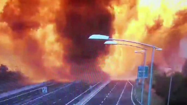 Policia italiane publikon pamjet apokaliptike të shpërthimit në Bolonja (Video)