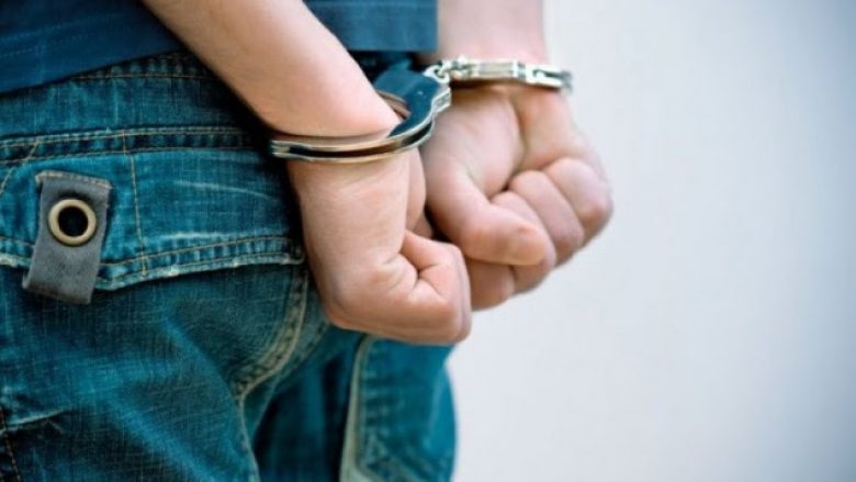 Vjedhin rrethoja, arrestohen tre persona në Podujevë