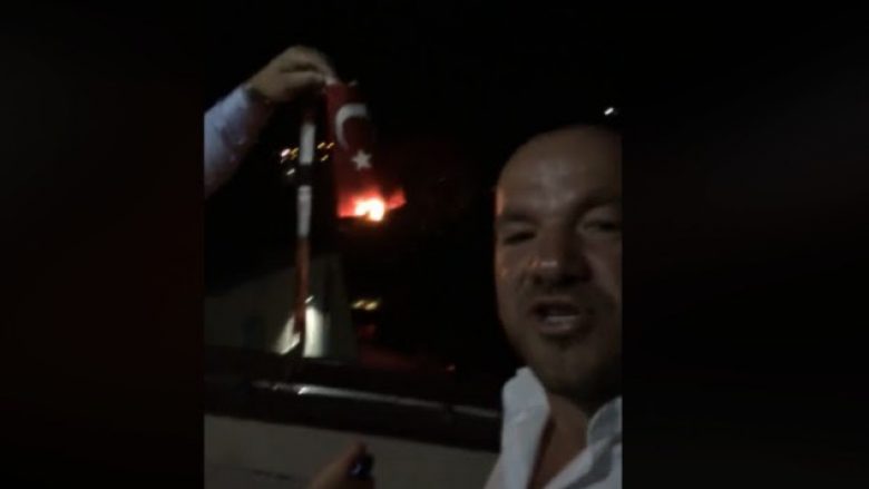 Arrestohen personat që dogjën flamurin e Turqisë
