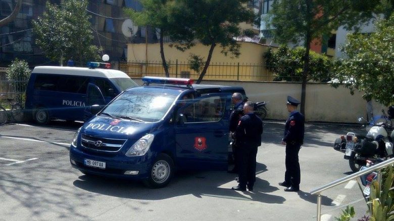 Tenton të vjedhë dy shtetas hungarez, kosovari arrestohet në Milot