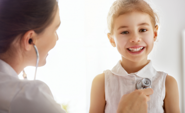Sa është e rëndësishme përkujdesja mjekësore për fëmijë gjatë orarit mësimor?
