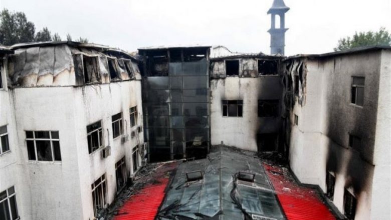 18 të vdekur nga zjarri në një hotel në Kinë