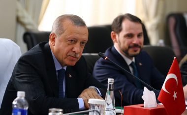 Berati, dhëndri i Erdoganit dhe kriza ekonomike e Turqisë: Të dy burrat “ose do të drejtojnë anijen, ose do të fundosen bashkë me të”!