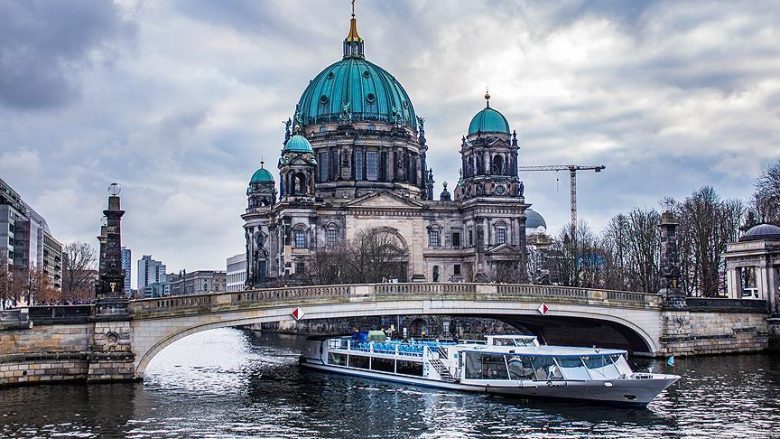 Berlini do të kufizojë shitjen e pronave banesore për të huajt