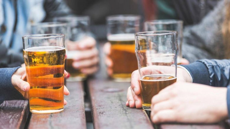 Shkencëtarët: Birra është e mirë për shëndetin kur konsumohet në sasi të kufizuar