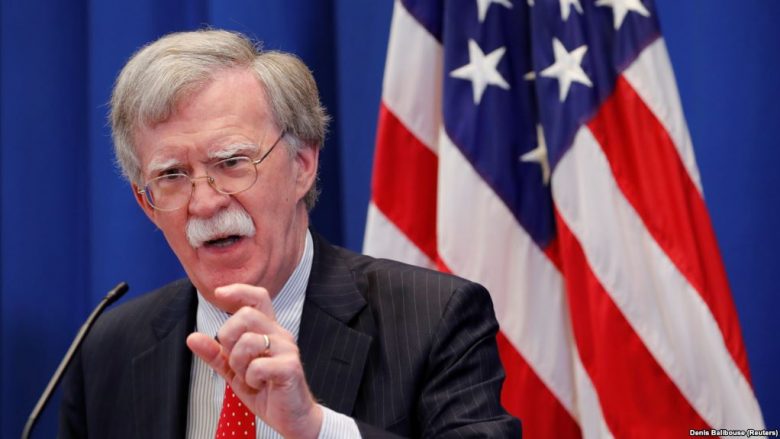 Këshilltari i Trumpit, Bolton: Ne nuk përjashtojmë korrigjimet territoriale