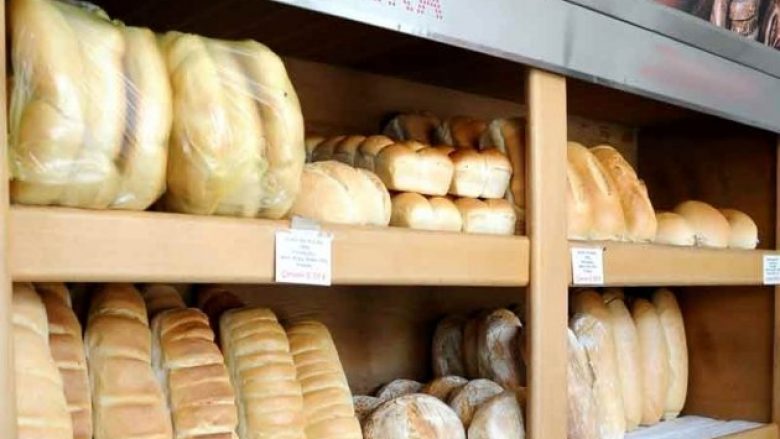 Shtrenjtohet për 5 denarë çmimi i bukës në disa nga furrat private në Maqedoni