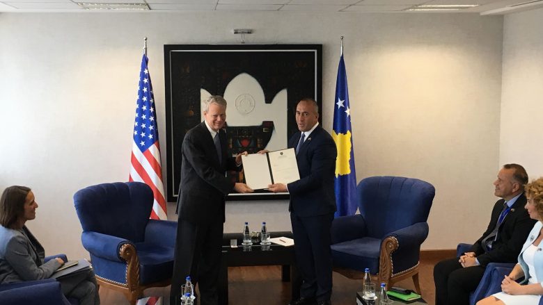 Ambasadori Delawie do të dekorohet nga Haradinaj