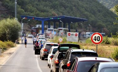 Rikthehen pritjet në kufirin me Serbinë, te Dheu i Bardhë kolona e gjatë deri në 500 metra