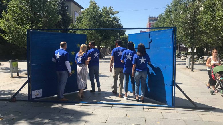 Gashi: Rinia e Kosovës padrejtësisht po mbahet e mbyllur nga Evropa