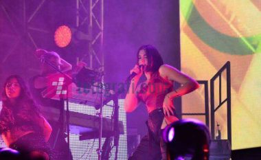 Mbretëresha në fron – Dua Lipa pushton zemrat në Sunny Hill Festival