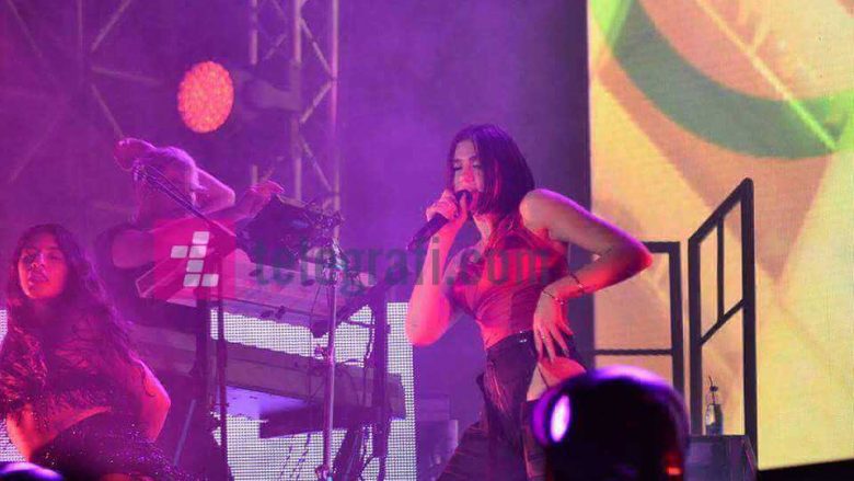 Mbretëresha në fron – Dua Lipa pushton zemrat në Sunny Hill Festival