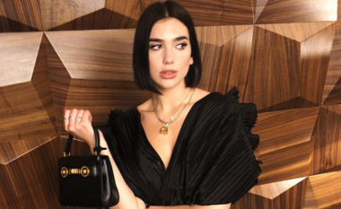 Dua Lipa shkëlqen me fustanin e qepur nga kreatorja, Krenare Rugova