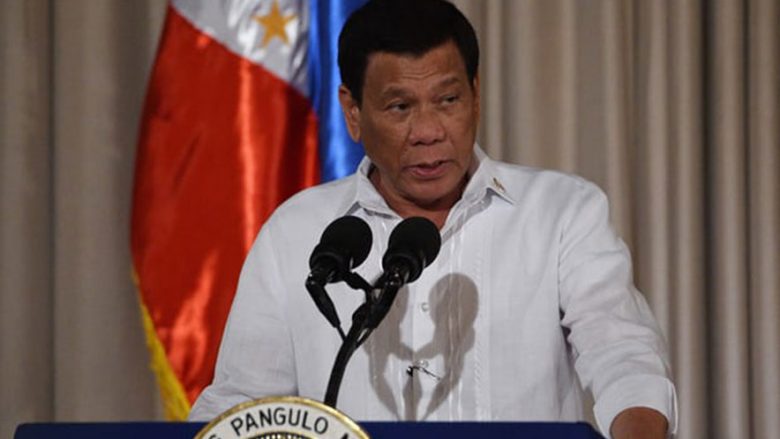 Filipine, Duterte kërcënon edhe policët: Do t’ju vras edhe për gabimin më të vogël