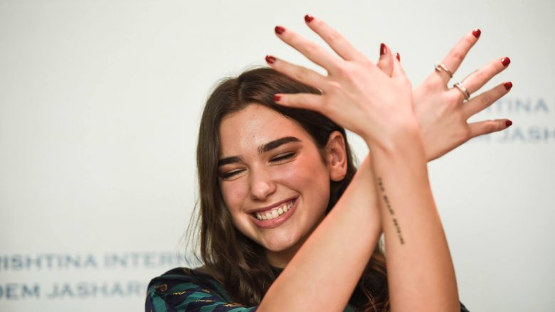 Dua Lipa të mërkurën arrin në Prishtinë