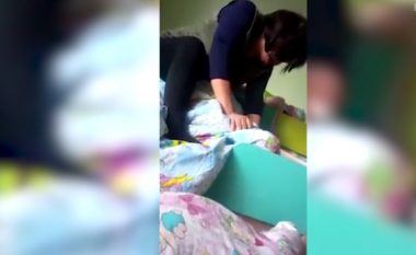 Nuk mund ta duronte vajzën 18-muajshe duke qarë, edukatorja filmohet duke e keqtrajtuar në një çerdhe në Kazakistan (Video, +16)