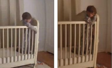 Tenton të dalë nga shtrati, vogëlushi për pak sa nuk rrëzohet – babai e shpëton në sekondën e fundit (Video)