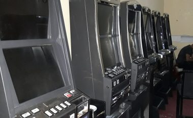 Dogana konfiskon mbi 50 aparate ilegale të lojërave të fatit