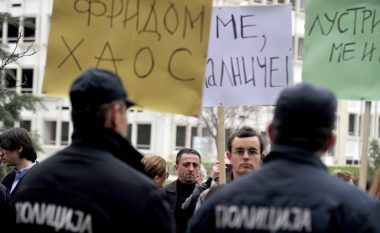 Gazetarët në Maqedoni dhe rajon marrin rroga të vogla dhe frikësohen të flasin