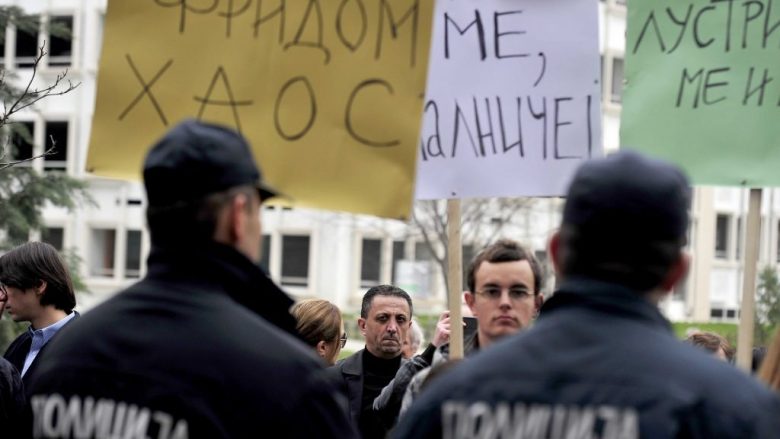 Gazetarët në Maqedoni dhe rajon marrin rroga të vogla dhe frikësohen të flasin