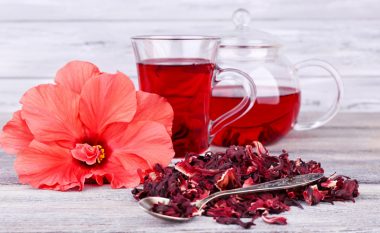 Përfitimet shëndetësore nga çaji i hibiskusit