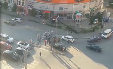Aksident në Prishtinë, një i lënduar (Video)
