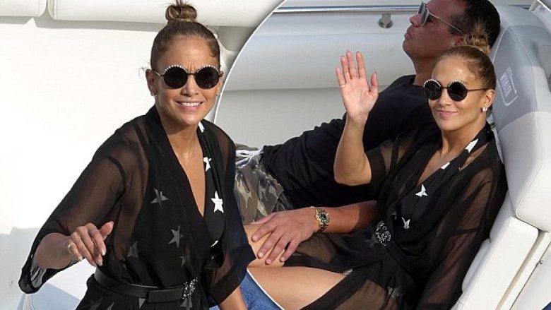 Jennifer Lopez nis pushimet luksoze me të dashurin, Alex Rodriguez