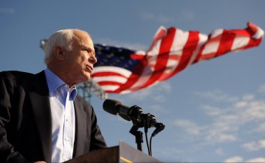 Mesazhi lamtumirës i John McCain, i lexuar nga miku i tij – fjalë të mëdha për Amerikën, fjalë shprese për amerikanët