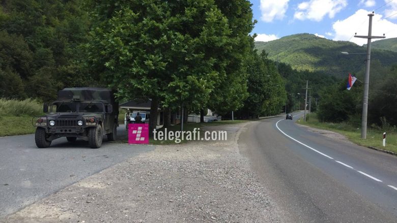 Telegrafi sjell pamje të pranisë së KFOR-it te Liqeni i Ujmanit (Foto/Video)