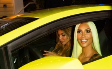 Kim Kardashian i bëri flokët të gjelbra vetëm për tu kombinuar me Lamborginin e saj