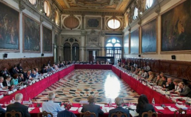 Komisioni i Venecias shtyn miratimin e vlerësimeve për Ligjin e Gjuhëve