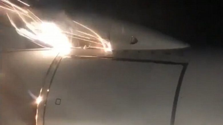 Motori i aeroplanit merr flakë gjatë fluturimit në Rusi, piloti detyrohet të kthehet në pistën nga ku ishte nisur – pasagjerët filmojnë gjithçka (Video)  