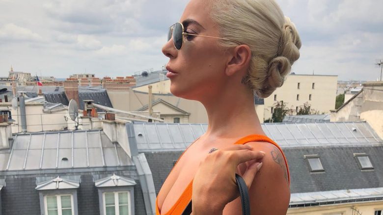 Pasi u shfaq lakuriq, Lady Gaga: Ndihem e shëmtuar dhe e pasigurt