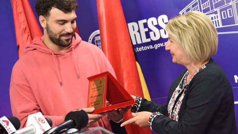 Ledri Vula vlerësohet me një çmim në Tetovë