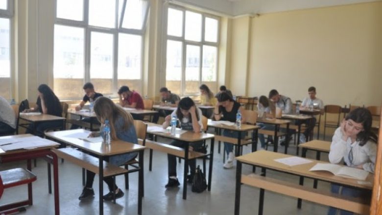 Shumica e maturantëve do të vazhdojnë shkollimin superior në Maqedoni