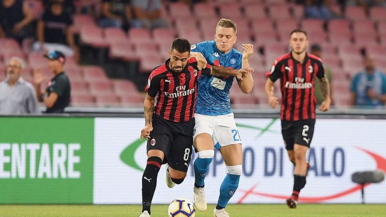 Dy gola për katër minuta – Milani dyfishon epërsinë me Calabrian, Napoli e ngushton me anë të Zielinskit