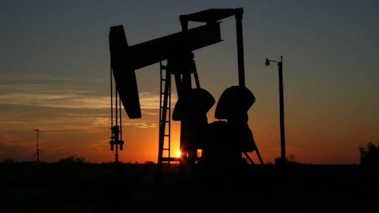 Çmimi i naftës afër 67 dollarë, SHBA shet rezervat e saj strategjike