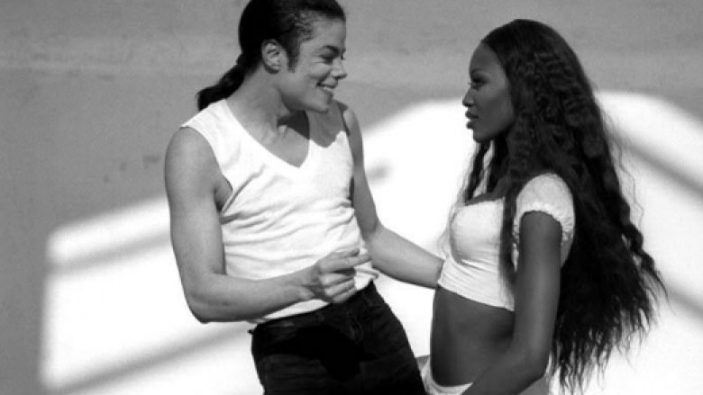 Naomi Campbell publikon prapaskenat e xhirimit të një videoklipi me Michael Jacksonin