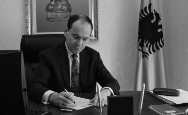 Nishani kritikon Qeverinë Rama: Beogradi po kërkon territoret shqiptare në Kosovë, Tirana po hesht