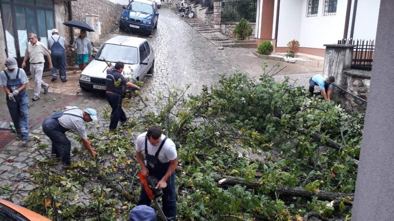 Komuna e Ohrit u bën thirrje qytetarëve që t’i lajmërojnë dëmet e shkaktuara nga moti i keq