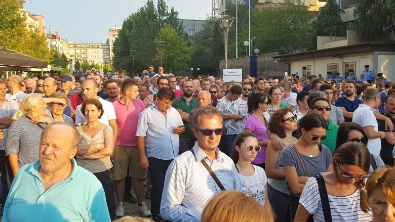 Shoqëria civile në përkrahje të protestës për shkarkimin e Lumezit