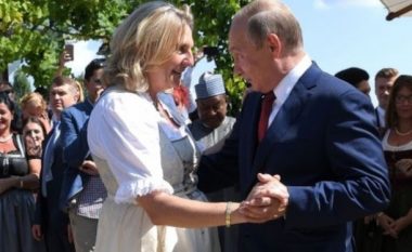 Putin merr pjesë në dasmën e kryediplomates austriake