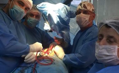 Në QKUK kryhet një operacion i vështirë, pacientit i kthehen lëvizjet në këmbë