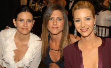 Jennifer Aniston: Me Coxin dhe Kodrowin gjithmonë flasim për një rikthim të serialit, “Friends”
