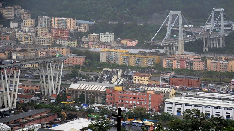 Autoritetet italiane publikojnë për herë të parë pamjet rrëqethëse të shembjes së urës në Genoa (Video)